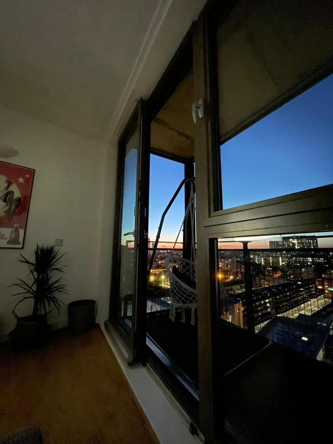 Whitechapel Two Bedroom Luxury Apartment - Free Private Parking - City Views London Exterior photo