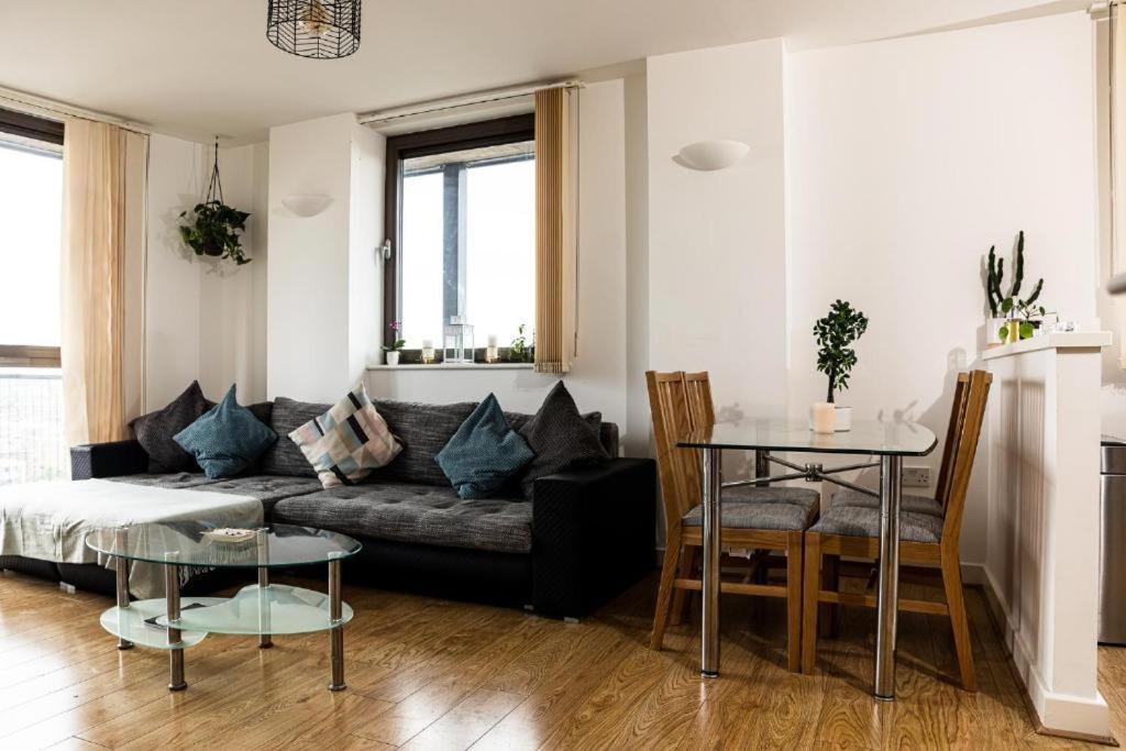 Whitechapel Two Bedroom Luxury Apartment - Free Private Parking - City Views London Room photo