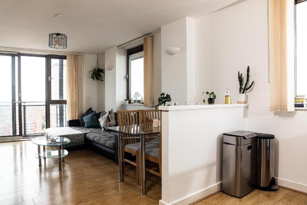 Whitechapel Two Bedroom Luxury Apartment - Free Private Parking - City Views London Exterior photo